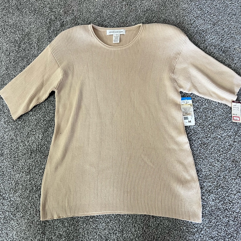 Jones New York tan short sleeved blouse